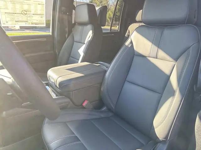 2026 Chevrolet Suburban RST, 4WD