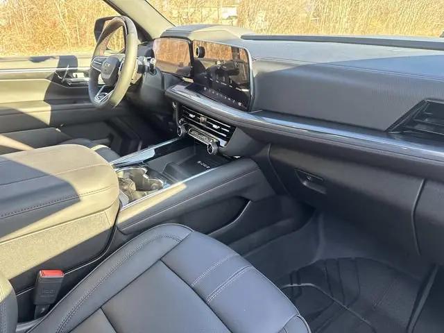 2026 Chevrolet Suburban RST, 4WD