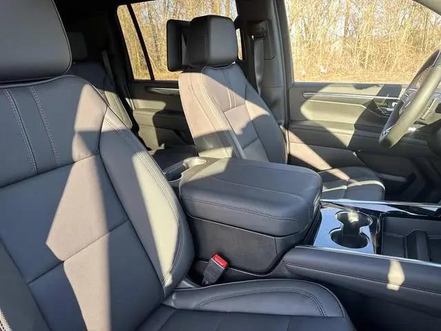 2026 Chevrolet Suburban RST, 4WD