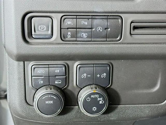 2024 Chevrolet Suburban 4WD RST