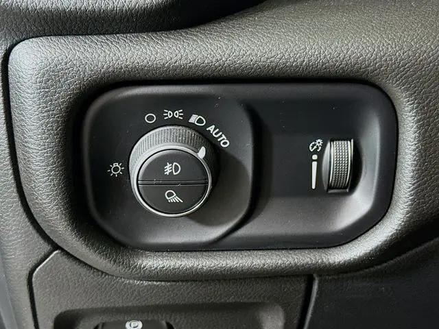 2022 Ram 1500 Big Horn Crew Cab 4x4 5'7" Box
