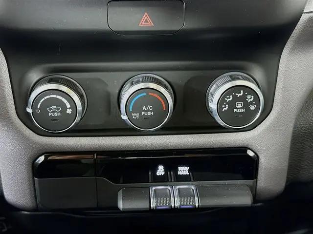 2022 Ram 1500 Big Horn Crew Cab 4x4 5'7" Box