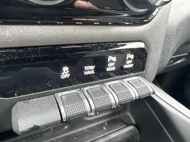 2022 Ram 1500 Big Horn Crew Cab 4x4 5'7" Box