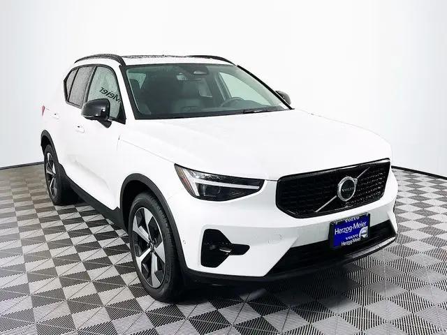 2026 Volvo XC40 Plus, B5 AWD Gas mild hybrid, Dark for sale in Beaverton, OR