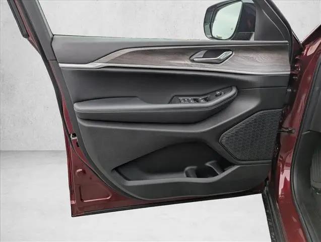 2026 Jeep Grand Cherokee L Altitude 4x2
