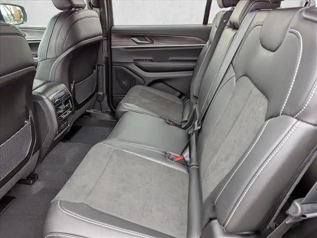 2026 Jeep Grand Cherokee L Altitude 4x2