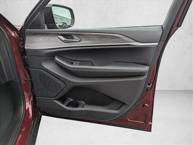 2026 Jeep Grand Cherokee L Altitude 4x2