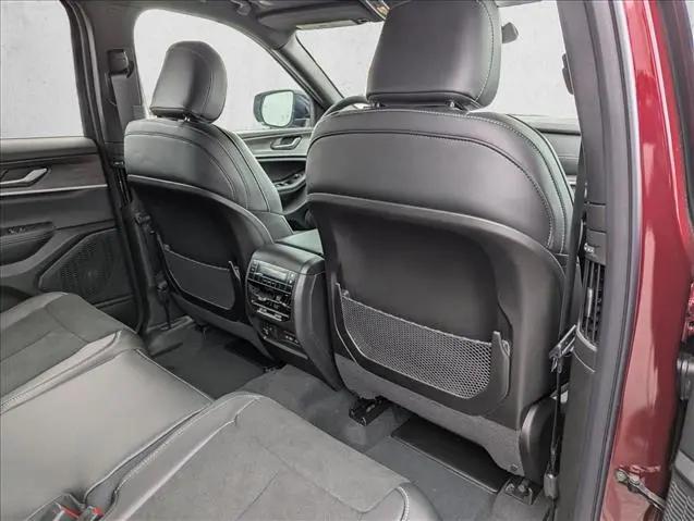 2026 Jeep Grand Cherokee L Altitude 4x2