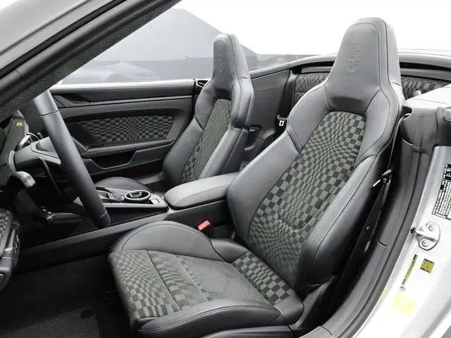 2026 Porsche 911 Carrera GTS Cabriolet