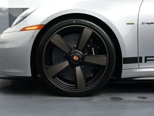 2026 Porsche 911 Carrera GTS Cabriolet
