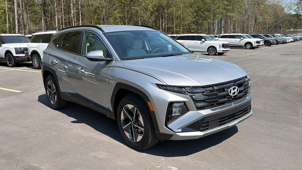 New 2026 Shimmering Silver HYUNDAI SEL FWD image 4