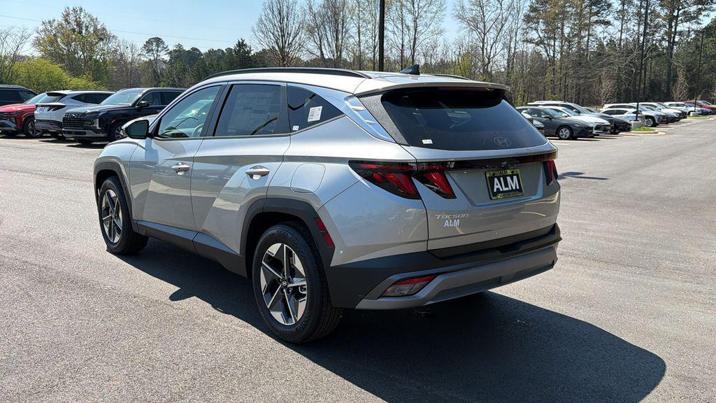 New 2026 Shimmering Silver HYUNDAI SEL FWD image 8