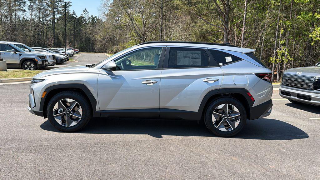 New 2026 Shimmering Silver HYUNDAI SEL FWD image 9