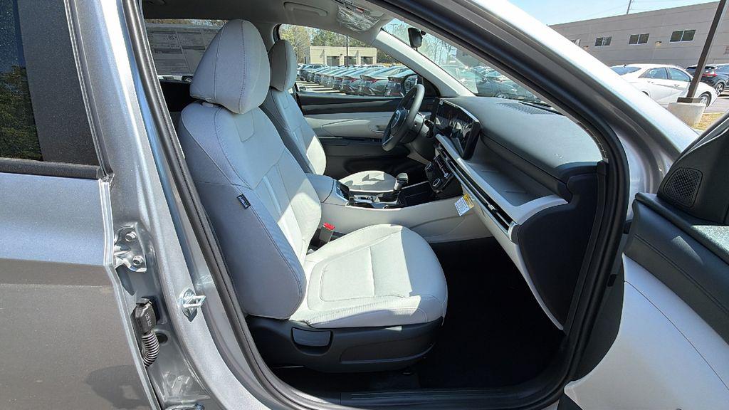 New 2026 Shimmering Silver HYUNDAI SEL FWD image 15