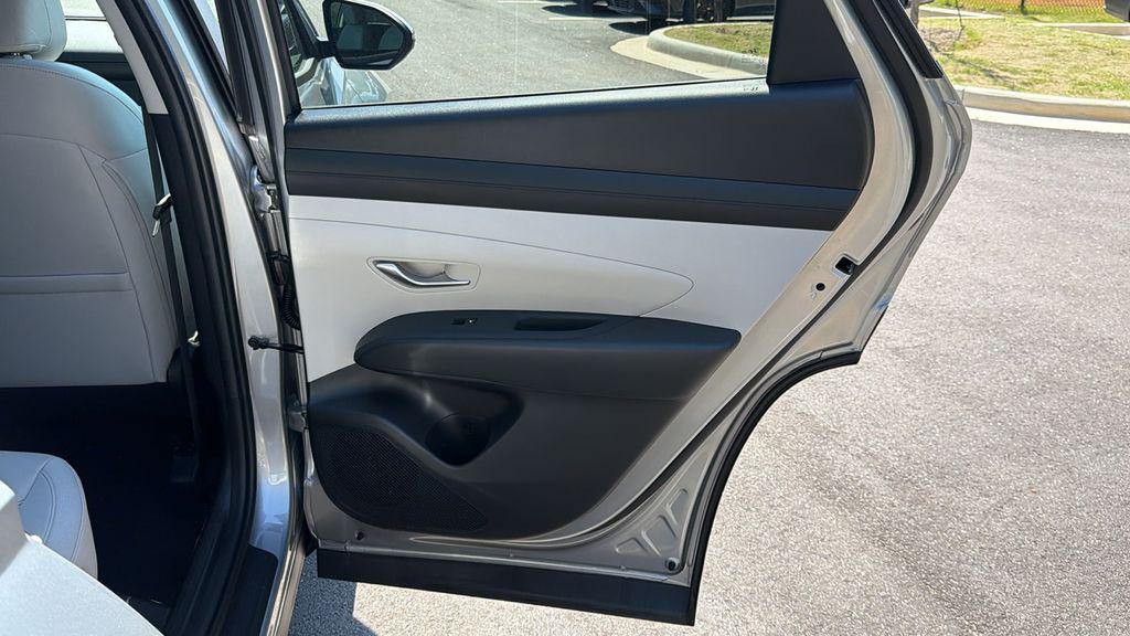 New 2026 Shimmering Silver HYUNDAI SEL FWD image 18