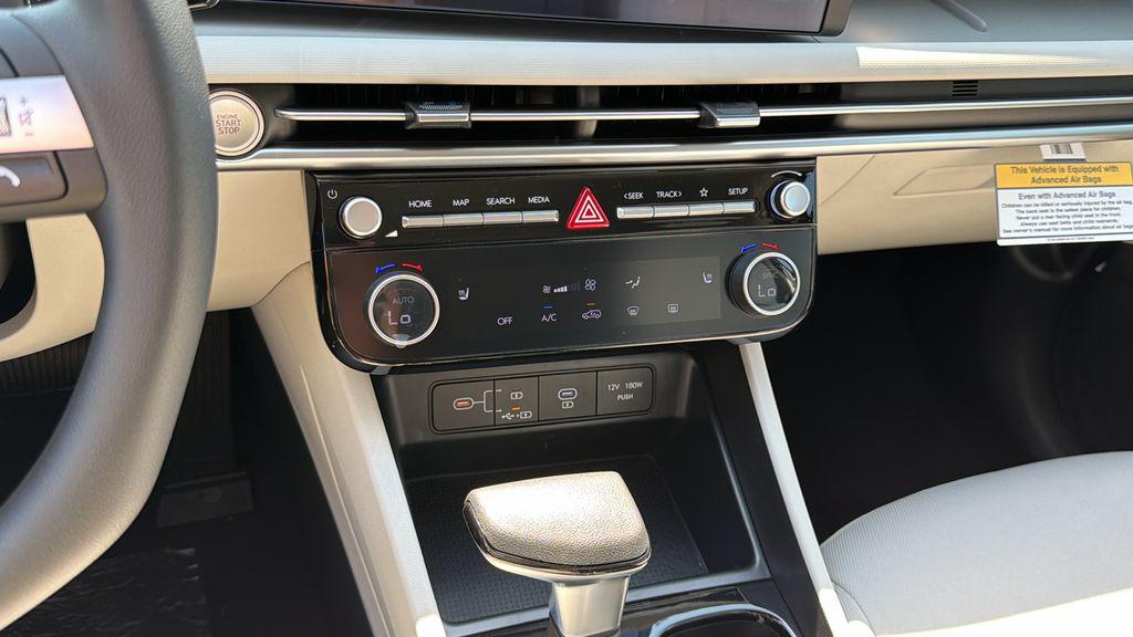 New 2026 Shimmering Silver HYUNDAI SEL FWD image 29