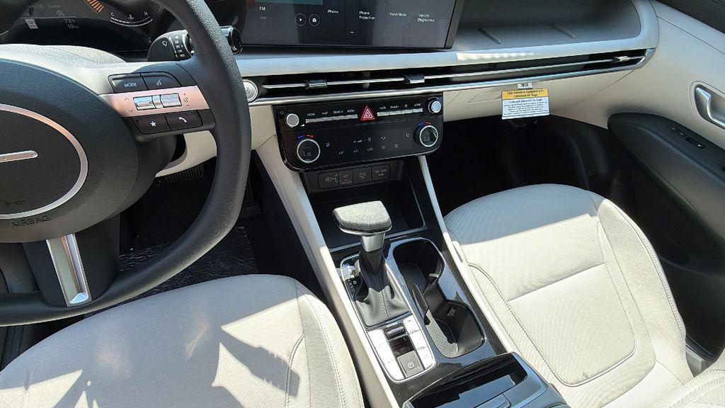 New 2026 Shimmering Silver HYUNDAI SEL FWD image 30