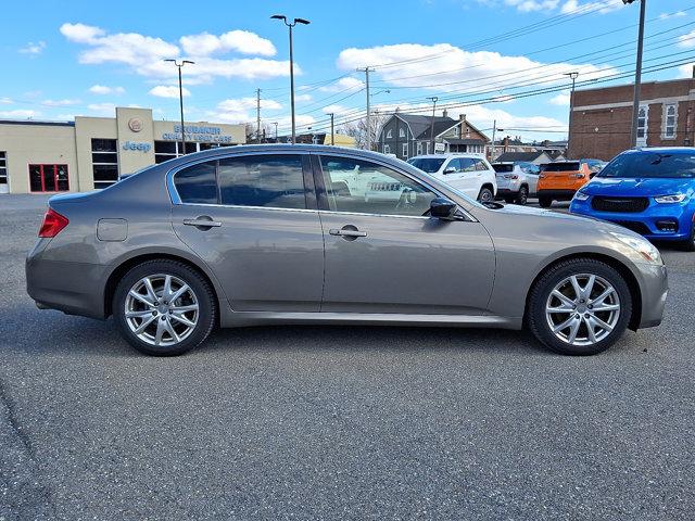 2013 INFINITI G37 x