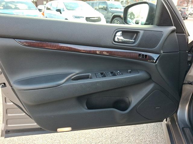 2013 INFINITI G37 x