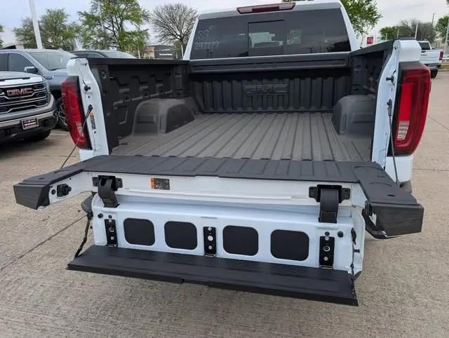 2026 GMC Sierra 1500 Crew Cab, Short Bed, SLT, 4WD