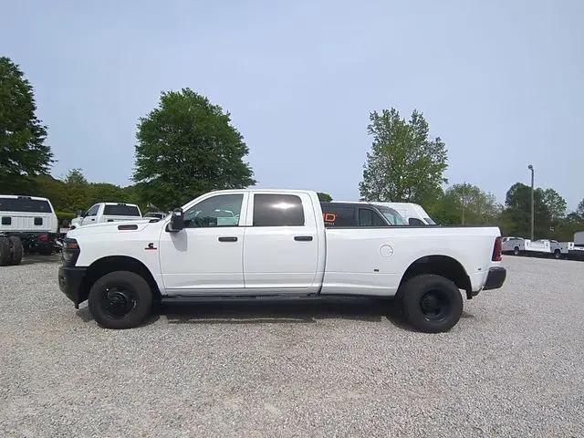 2026 Ram 3500 Tradesman Crew Cab 4x4 8 Box