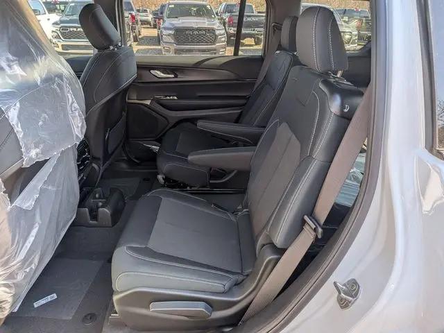 2026 Jeep Grand Cherokee L Altitude 4x4