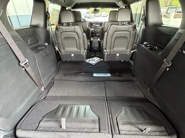 2026 Chrysler Pacifica Select AWD
