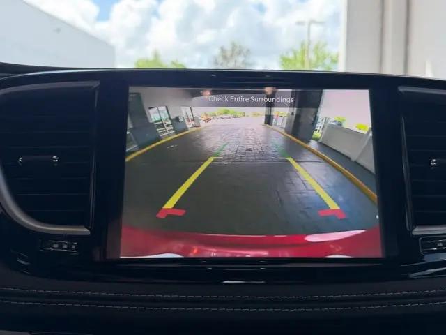 2026 Chrysler Pacifica Select AWD