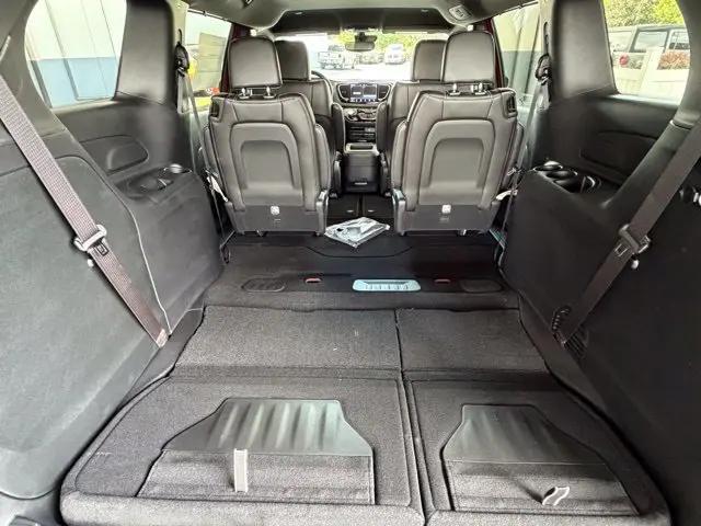 2026 Chrysler Pacifica Select AWD