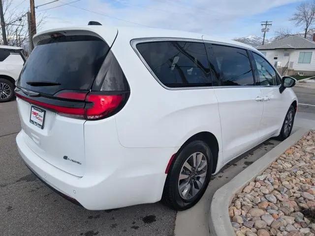 2023 Chrysler Pacifica Hybrid Touring L