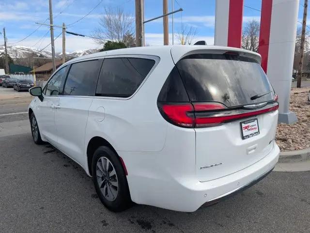 2023 Chrysler Pacifica Hybrid Touring L