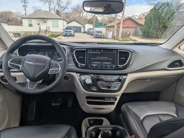 2023 Chrysler Pacifica Hybrid Touring L