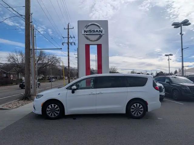 2023 Chrysler Pacifica Hybrid Touring L for sale in North Salt Lake, UT