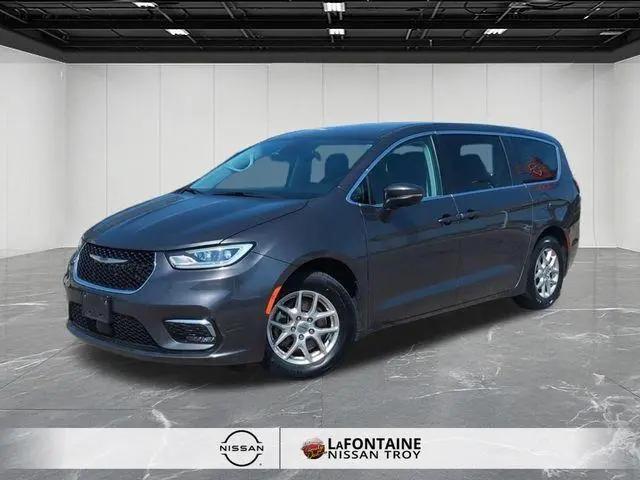 2023 Chrysler Pacifica Touring L for sale in Troy, MI