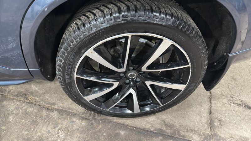 2018 Volvo XC90 T6 Momentum