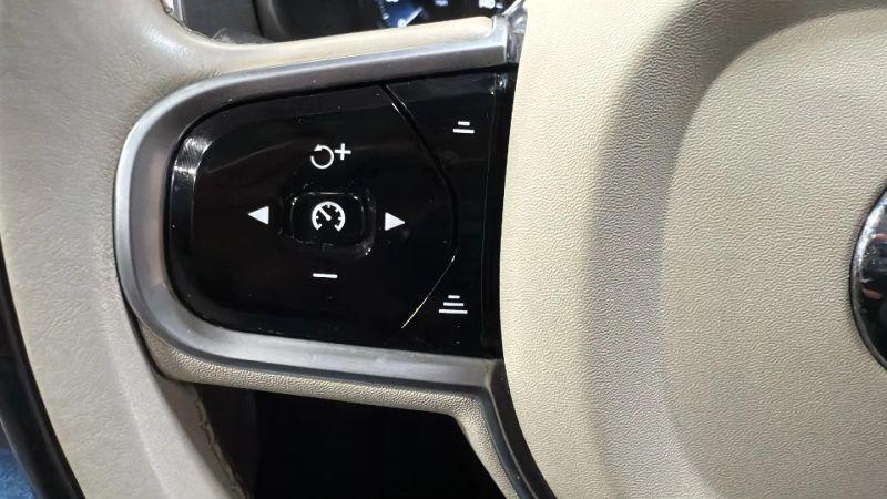 2018 Volvo XC90 T6 Momentum