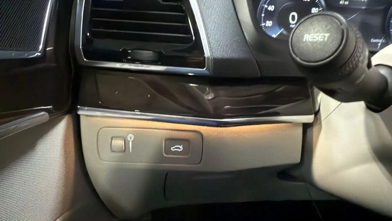 2018 Volvo XC90 T6 Momentum