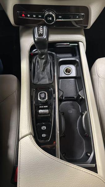 2018 Volvo XC90 T6 Momentum