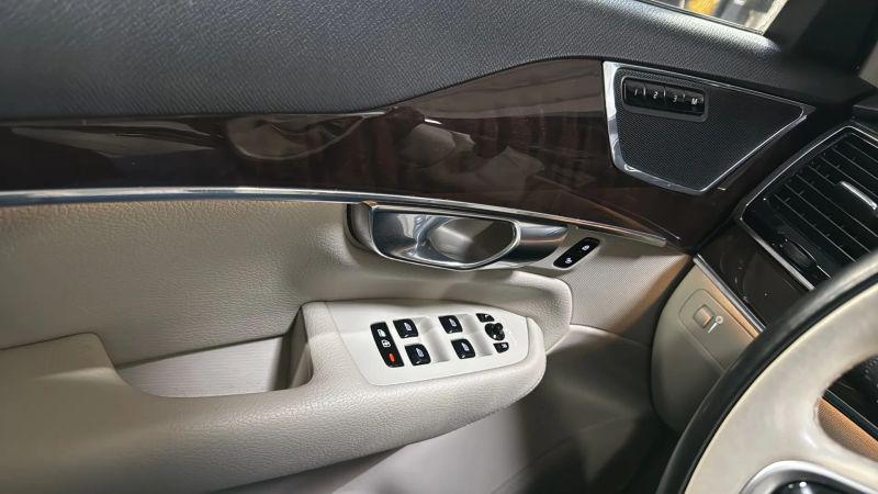 2018 Volvo XC90 T6 Momentum