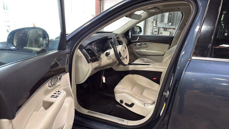 2018 Volvo XC90 T6 Momentum