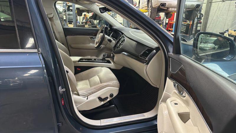 2018 Volvo XC90 T6 Momentum