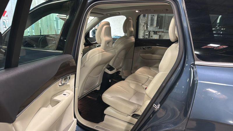 2018 Volvo XC90 T6 Momentum