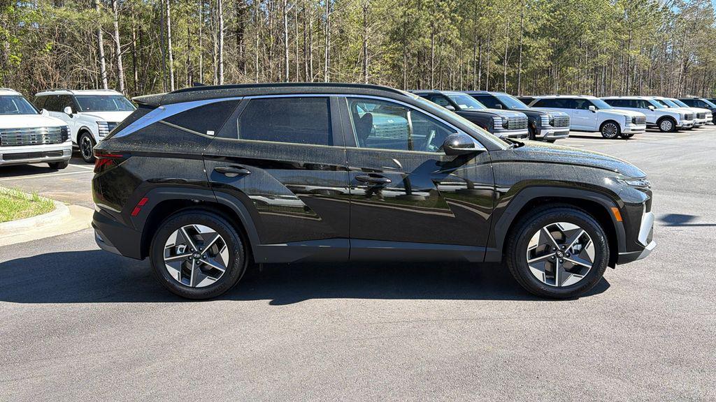 New 2026 Phantom Black HYUNDAI SEL FWD image 5