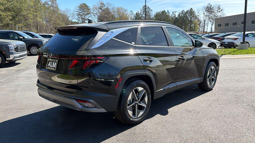 New 2026 Phantom Black HYUNDAI SEL FWD image 6