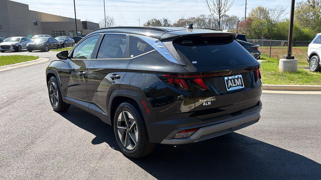 New 2026 Phantom Black HYUNDAI SEL FWD image 8