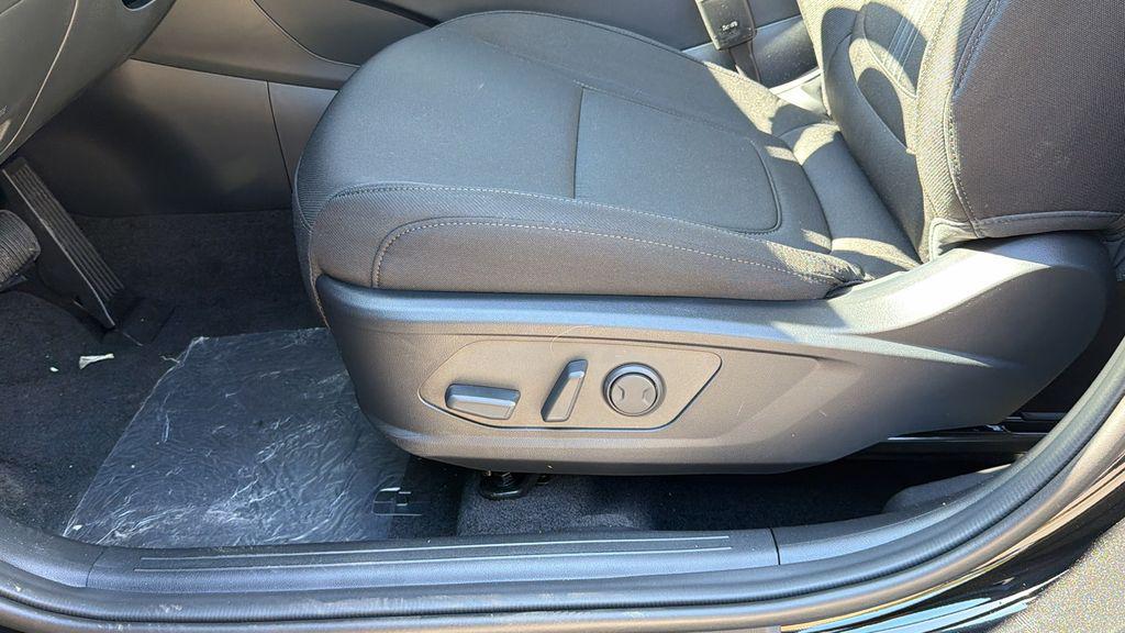 New 2026 Phantom Black HYUNDAI SEL FWD image 11