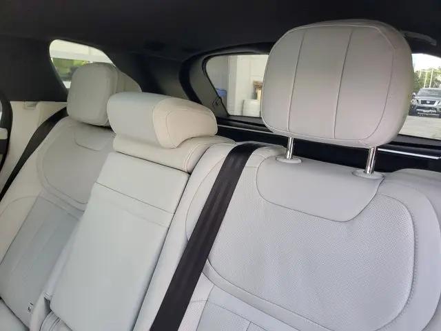 2025 Land Rover Range Rover Sport P360 SE