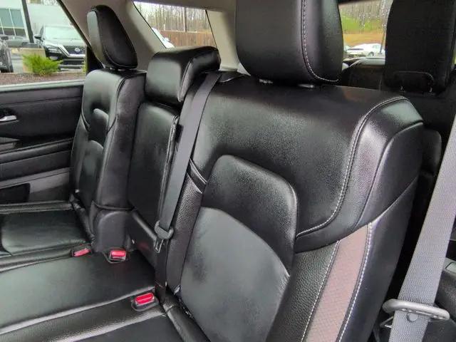 2023 Nissan Pathfinder SL 4WD