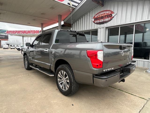 2017 Nissan Titan SL