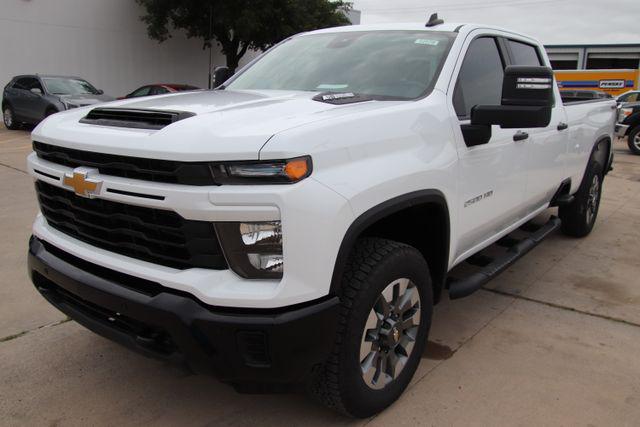 2026 Chevrolet Silverado 2500HD Crew Cab, Long Bed, Custom, 4WD